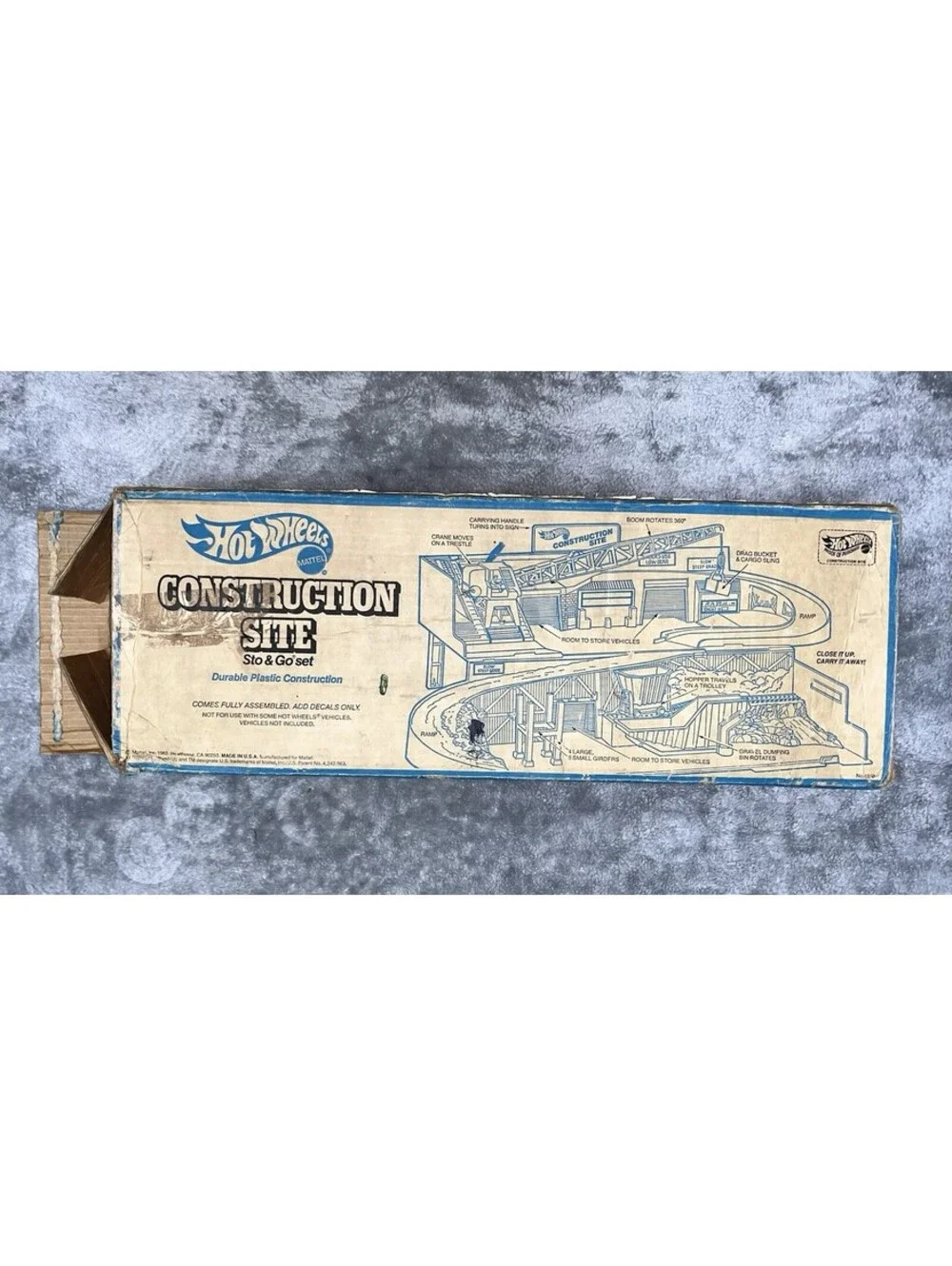 1982 Vintage Hot Wheels Construction Site Sto & Go Set in Box Mattel